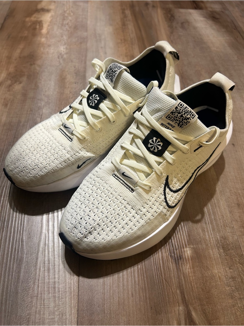 Nike Men’s Interact Run SE Road Sneakers - Cream with Black Accents